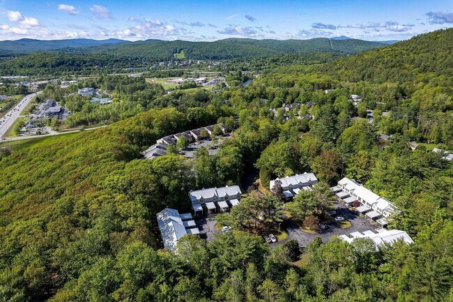 Building Photo - Spacious 3-Bedroom Condo in Lebanon, NH