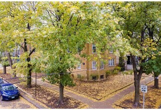 Building Photo - 3703 N Hoyne Ave
