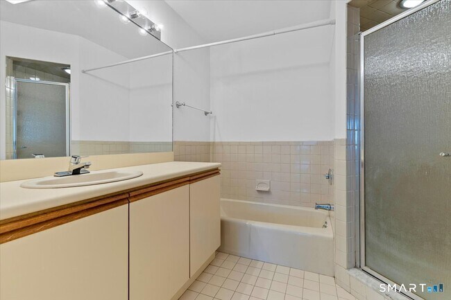 Building Photo - 13 Harbour Close