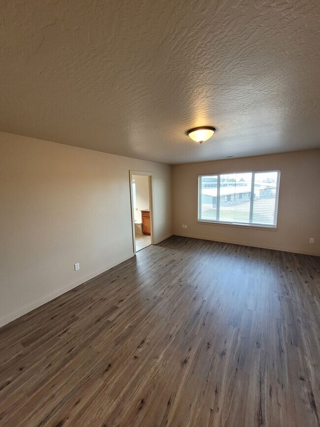 Building Photo - Beautiful 5 bedroom 3 bath home in Lebanon