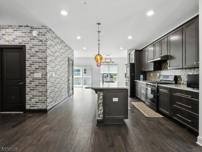 Building Photo - 701 Abbe Rd