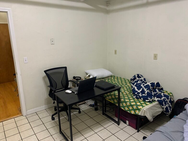 Building Photo - 25 Saint Stephen St