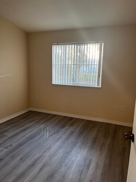 Building Photo - 2621 SE 12th Rd