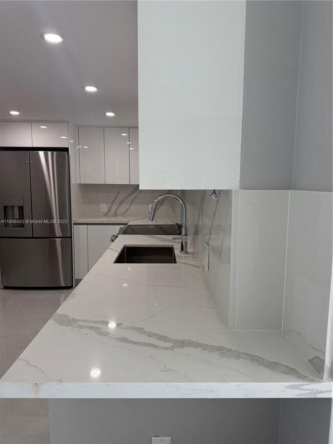 Building Photo - 3675 N Country Club Dr