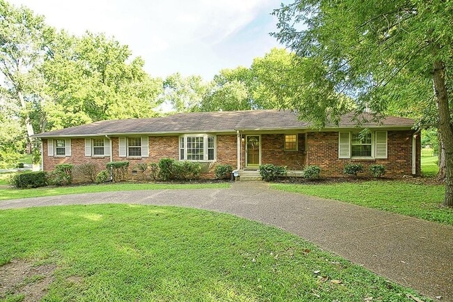 Building Photo - Beautiful 4-bedroom, 3-bathroom home located in the highly desirable Crieve Hall area!