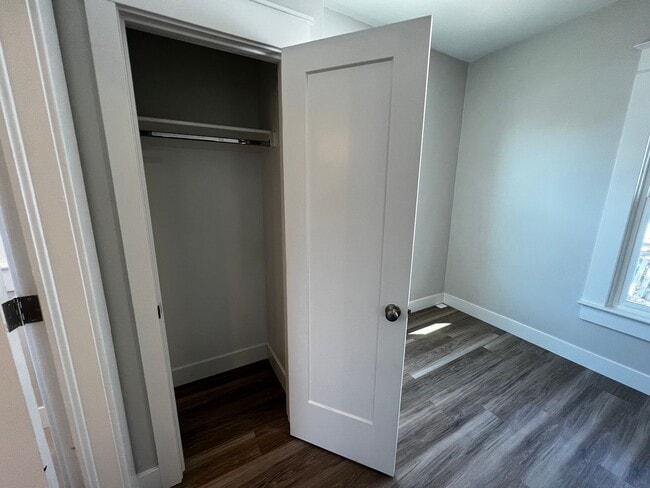 Building Photo - Beautiful 2-Bedroom House with Yard