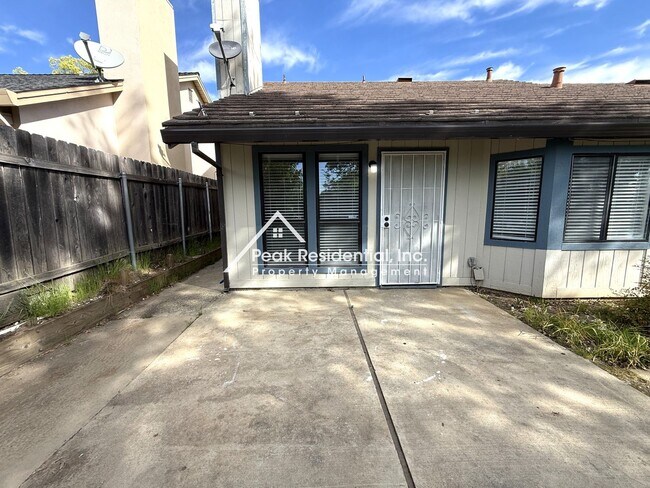 Building Photo - Wonderful Orangevale 4bd/2ba Home with 2 Car Garage!