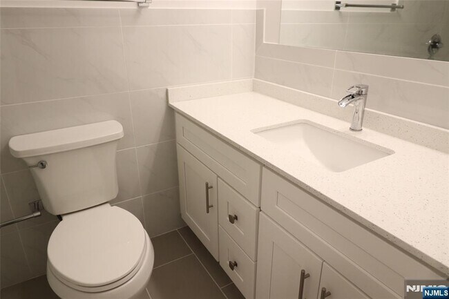 Building Photo - 1600 Center St