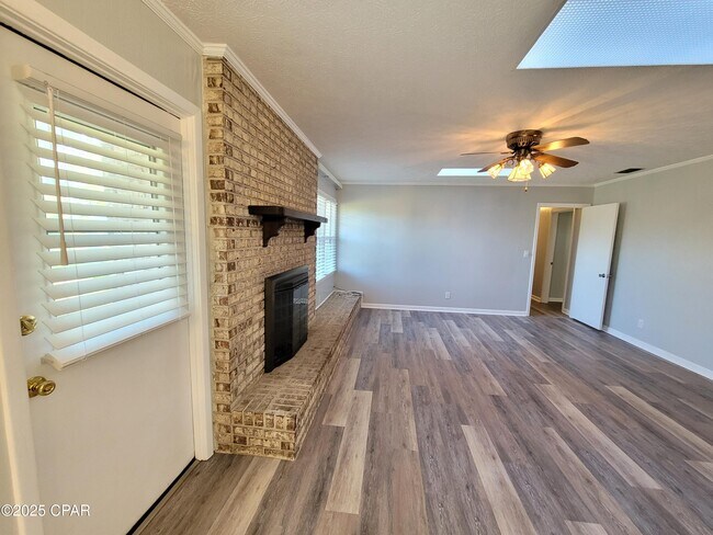 Building Photo - 2512 W 27th St