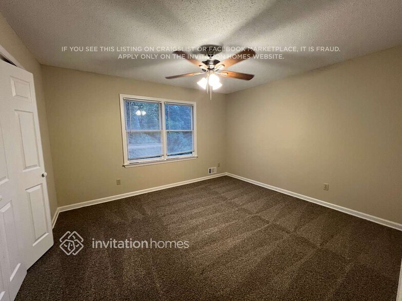 Building Photo - 2440 Sherrie Ln SW