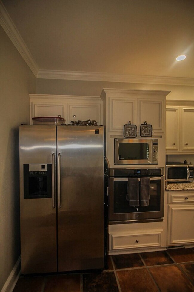 Building Photo - 4265 Deerwood Ln