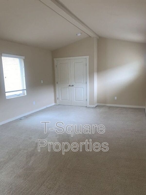 Building Photo - 10218 242nd Ave NE