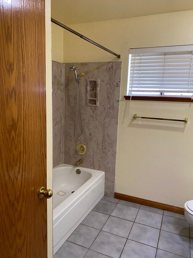 Building Photo - Beat the heat in North Hanford, Central air, and pool!