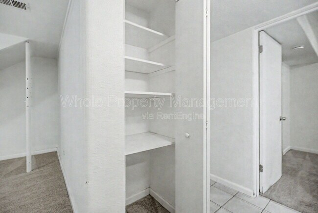 Building Photo - 2705 W Park Pl