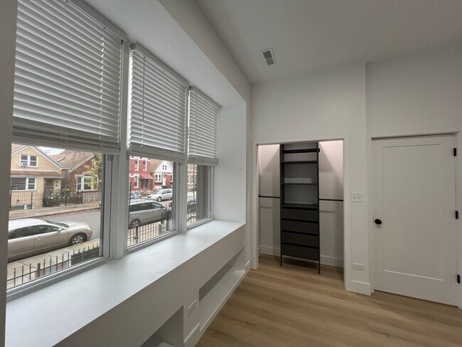 Building Photo - 2110 W 21st Pl