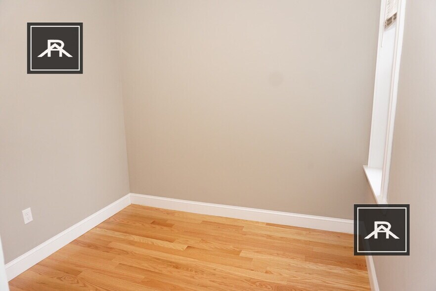 Building Photo - 1914 Beacon St