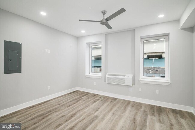 Primary Photo - 2950 Kensington Ave
