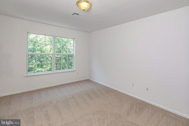 Building Photo - 50 Grant Way