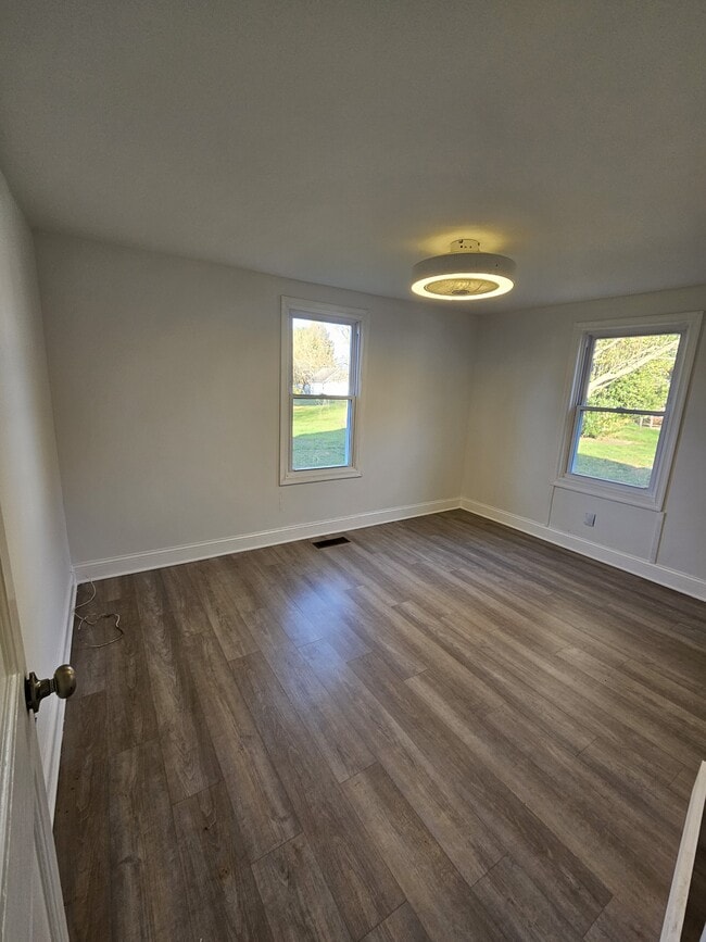 Building Photo - 106 Railroad Ave