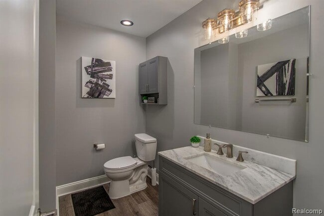 Building Photo - 53081 Enclave Cir