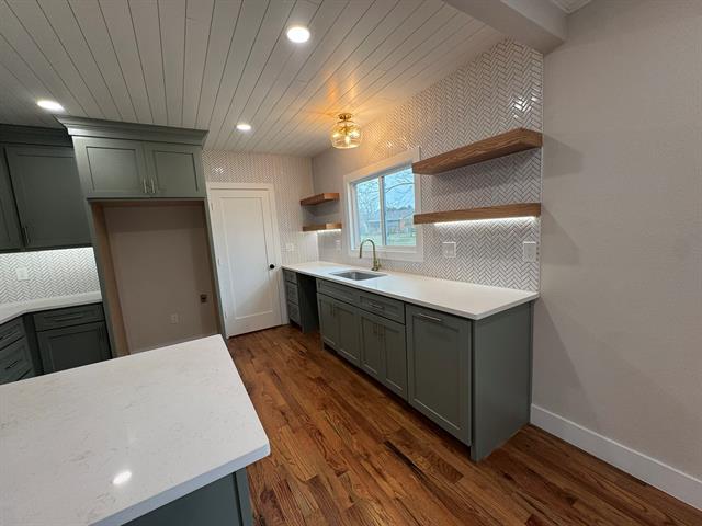 Building Photo - 911 N Spring St