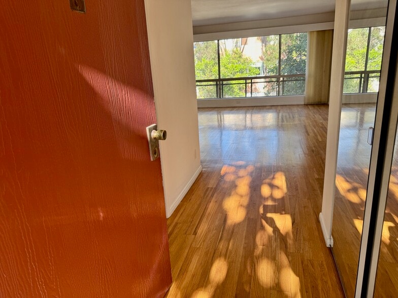 Building Photo - 5600 Kensington Way