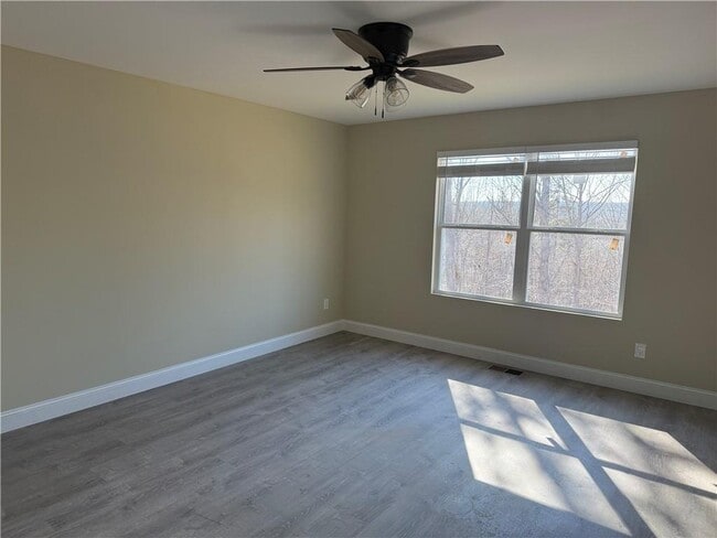 Building Photo - 425 Grand Oaks Ln