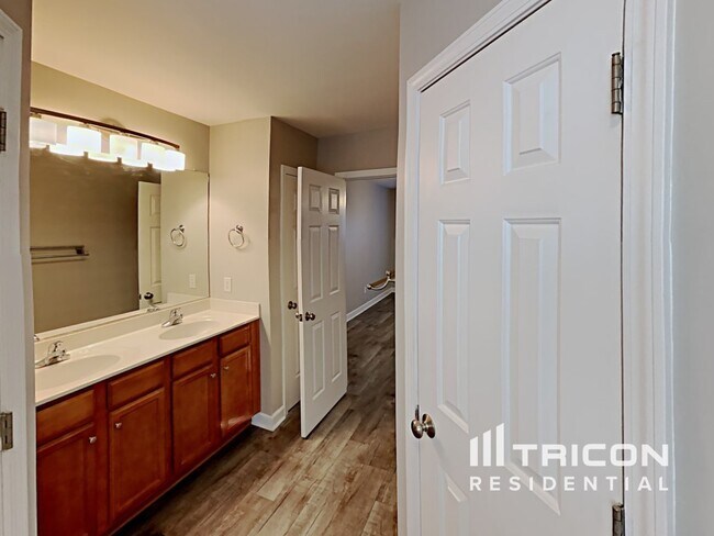 Building Photo - 4586 Woodway Dr