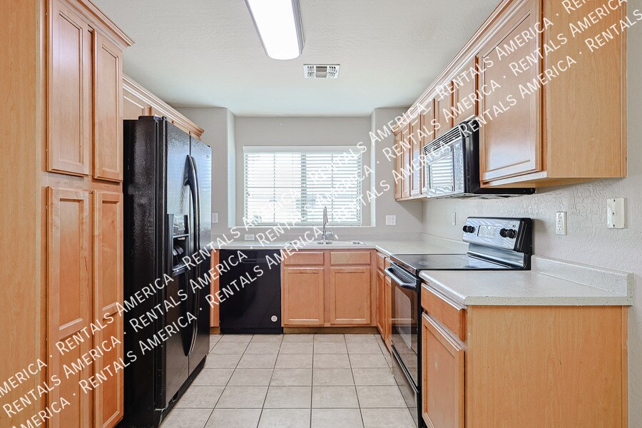 Building Photo - 6814 S 36th Ln