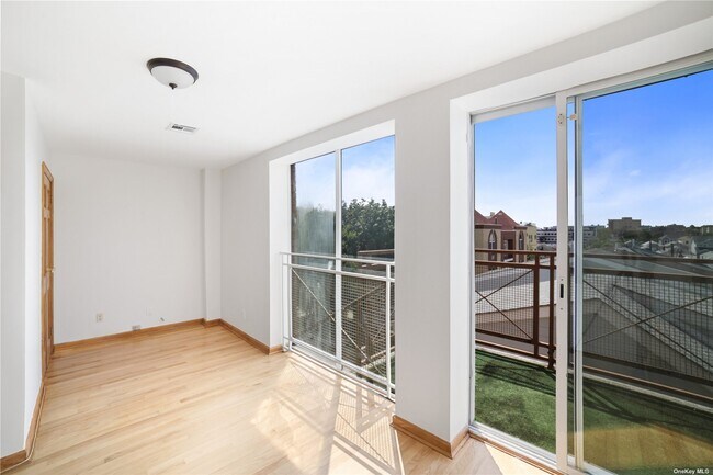 Building Photo - 2826 Batchelder St