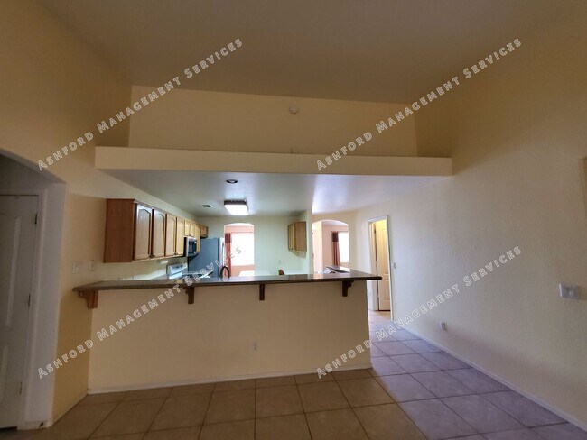 Building Photo - PINNACLE HILL RENTAL WITH MTN VIEWS, FIREP...