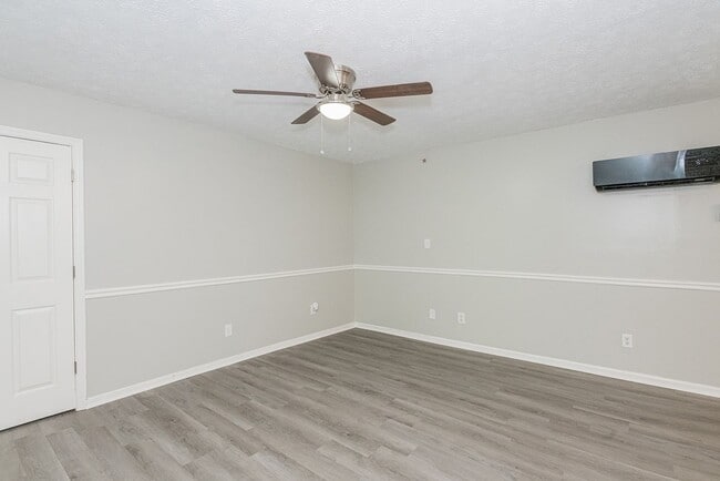 Building Photo - Beautifully FULLY RENOVATED 2 Bdr 1 bath i...