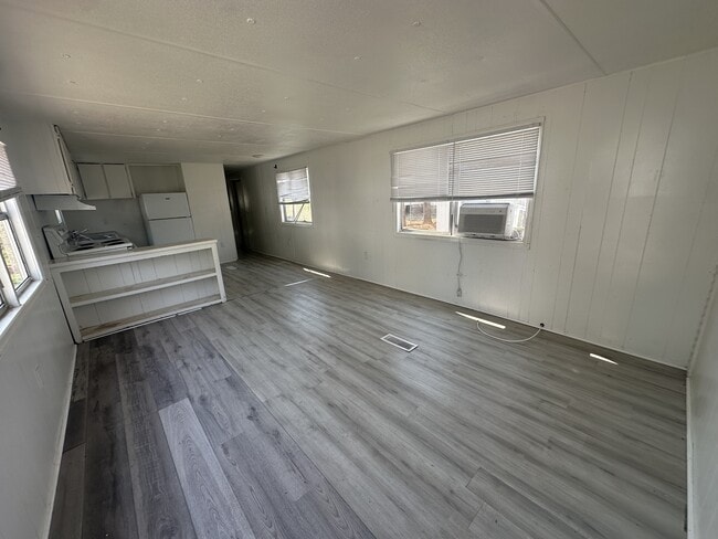 Building Photo - 7960 Reynolda Rd