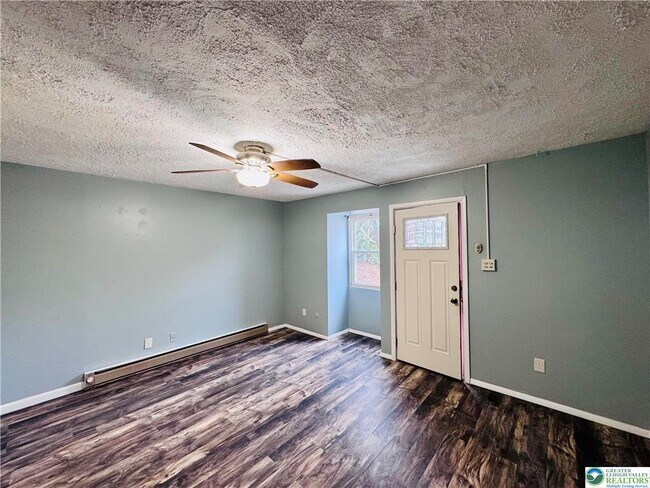 Building Photo - 402 S Bradford St