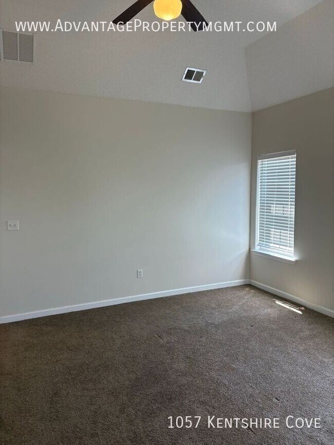 Building Photo - 1057 Kentshire Cove