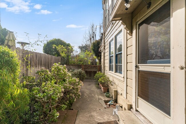 Building Photo - 820 Pacific Ave