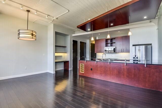 Building Photo - 2600 W 7th St