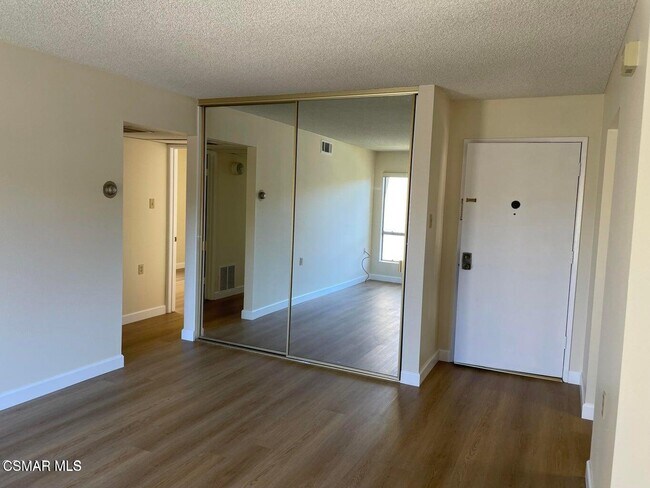 Building Photo - 286 Oak Leaf Dr