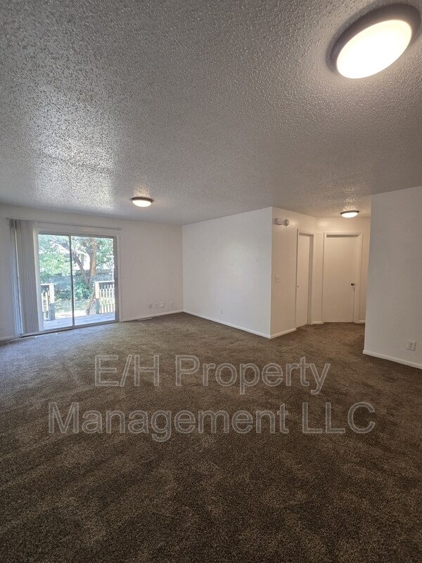 Building Photo - 8728 E Arthur Cir