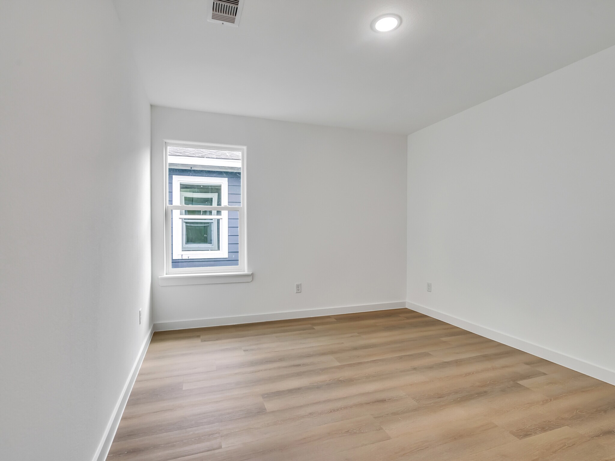Building Photo - 8104 Crestview Dr