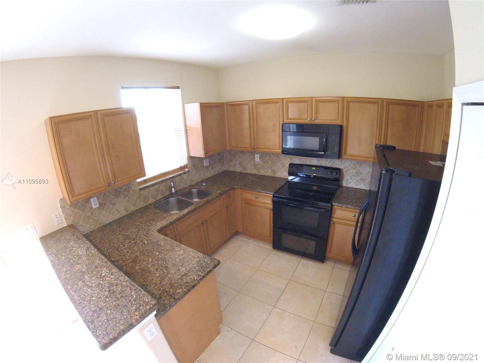 Building Photo - 990 NW 99th Ct