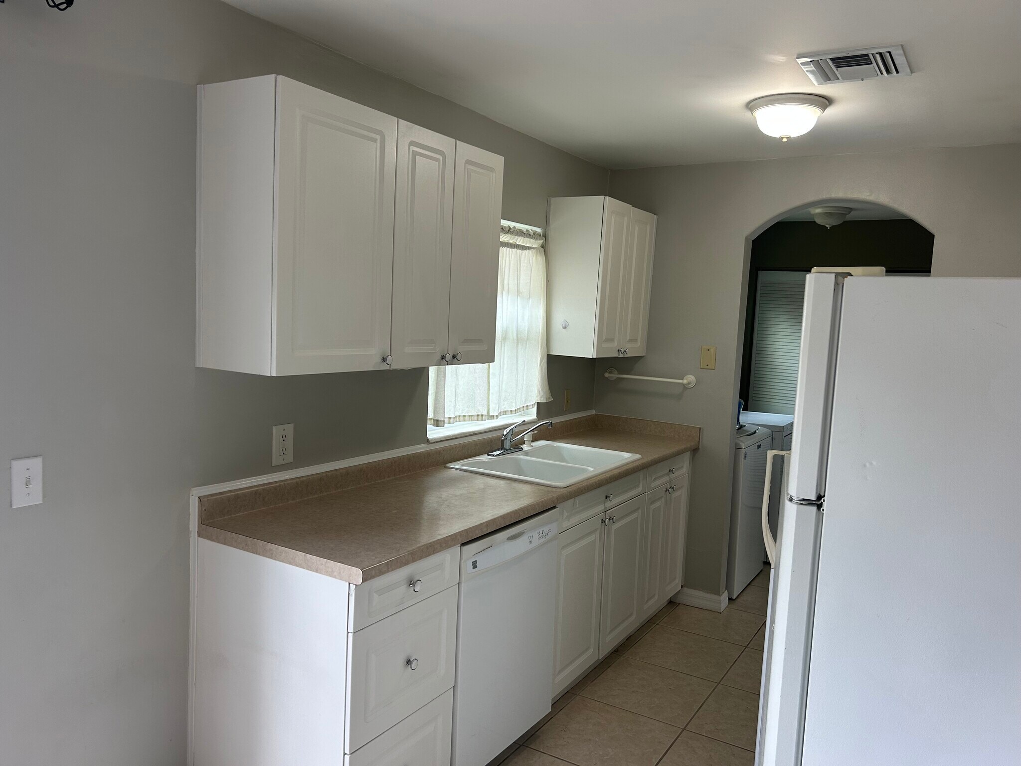 Kitchen - 134 Burns Ave