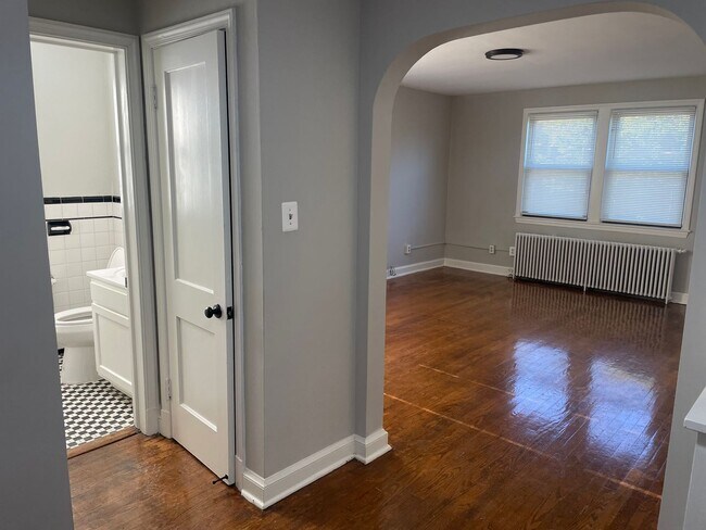 Interior Photo - 2514 N ST SE