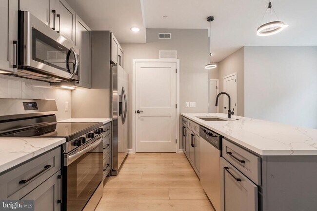 Building Photo - 713 S Mildred St