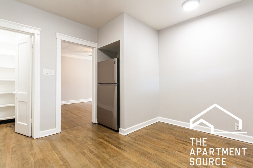 Building Photo - 1452 W Winnemac Ave