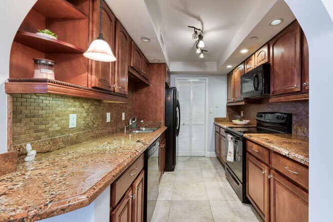 Building Photo - 3000 N Ocean Dr