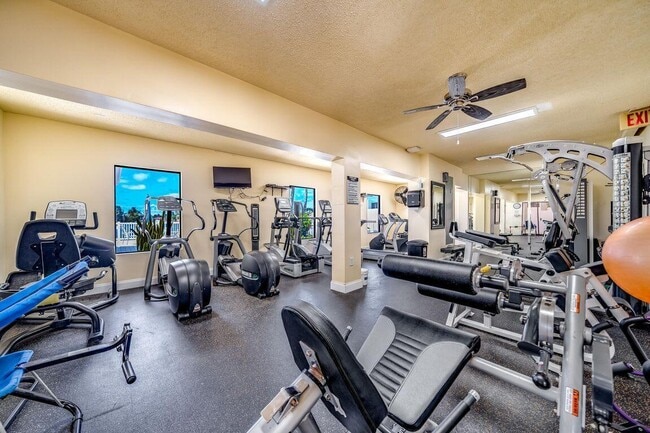 Building Photo - 3567 Commodore Cir