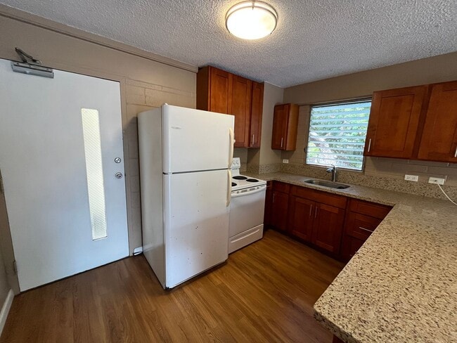 Building Photo - Punahou Wilder (Manoa/Makiki) - 2 bedrooms...