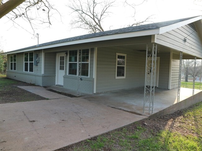 Building Photo - 210 Joseph St