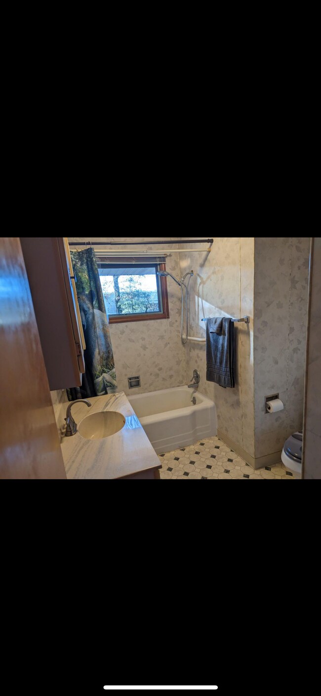 Building Photo - 226 Old Gray Station Rd